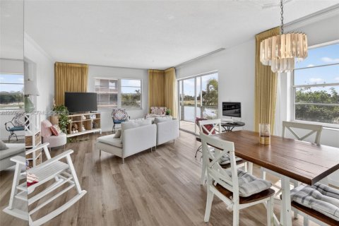 Купить кондоминиум в Санрайз, Флорида 2 спальни, 171.68м2, № 2066688 - фото 8