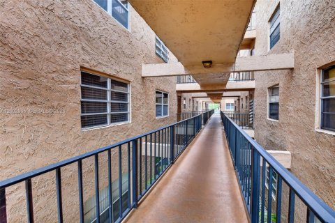 Купить кондоминиум в Санрайз, Флорида 2 спальни, 171.68м2, № 2066688 - фото 27