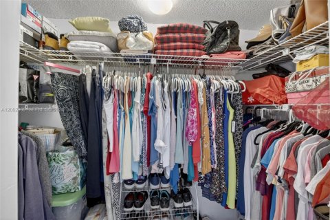 Купить кондоминиум в Санрайз, Флорида 2 спальни, 171.68м2, № 2066688 - фото 17