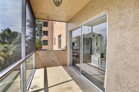 Купить кондоминиум в Санрайз, Флорида 2 спальни, 171.68м2, № 2066688 - фото 24