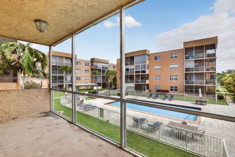 Купить кондоминиум в Санрайз, Флорида 2 спальни, 171.68м2, № 2066688 - фото 3