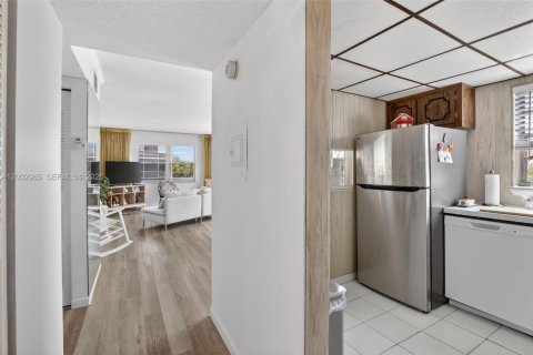 Купить кондоминиум в Санрайз, Флорида 2 спальни, 171.68м2, № 2066688 - фото 5