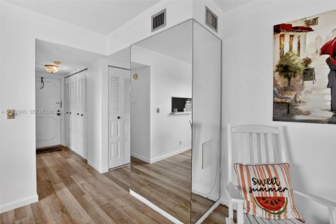 Купить кондоминиум в Санрайз, Флорида 2 спальни, 171.68м2, № 2066688 - фото 10