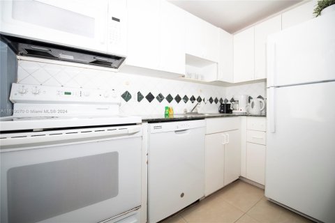 Condominio en venta en Miami Beach, Florida, 1 dormitorio, 52.03 m2 № 1861558 - foto 8