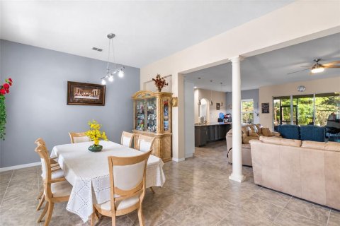 Casa en venta en Deltona, Florida, 4 dormitorios, 212.93 m2 № 2385766 - foto 18