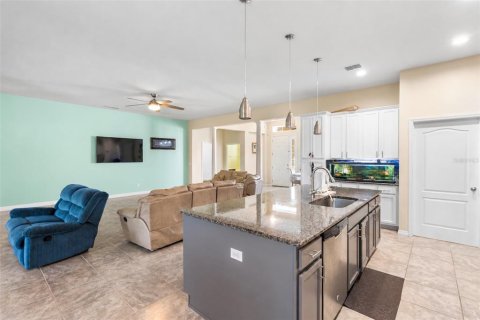 Casa en venta en Deltona, Florida, 4 dormitorios, 212.93 m2 № 2385766 - foto 7