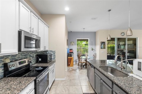 Casa en venta en Deltona, Florida, 4 dormitorios, 212.93 m2 № 2385766 - foto 12