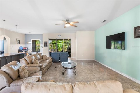 Casa en venta en Deltona, Florida, 4 dormitorios, 212.93 m2 № 2385766 - foto 3