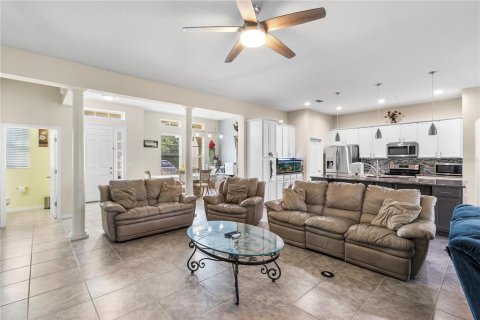 Casa en venta en Deltona, Florida, 4 dormitorios, 212.93 m2 № 2385766 - foto 4