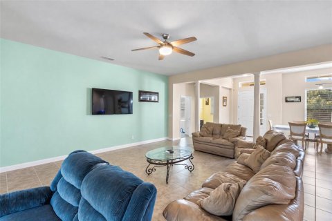 Casa en venta en Deltona, Florida, 4 dormitorios, 212.93 m2 № 2385766 - foto 9