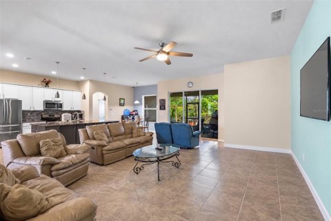 Casa en venta en Deltona, Florida, 4 dormitorios, 212.93 m2 № 2385766 - foto 5