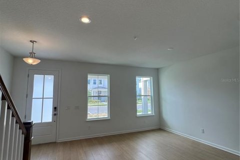 Adosado en venta en Apopka, Florida, 3 dormitorios, 185.99 m2 № 2096189 - foto 3