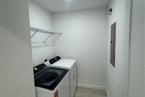 Adosado en venta en Apopka, Florida, 3 dormitorios, 185.99 m2 № 2096189 - foto 9