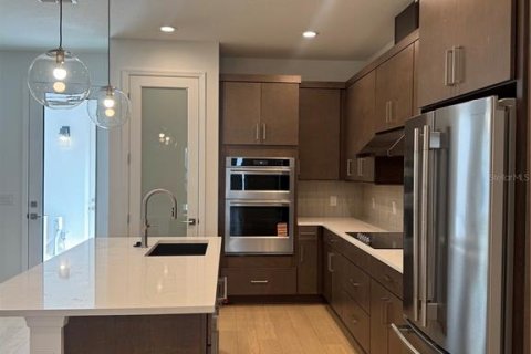 Adosado en venta en Apopka, Florida, 3 dormitorios, 185.99 m2 № 2096189 - foto 5