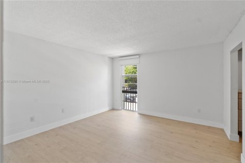 Condominio en alquiler en Pinecrest, Florida, 2 dormitorios, 91.23 m2 № 1888727 - foto 4