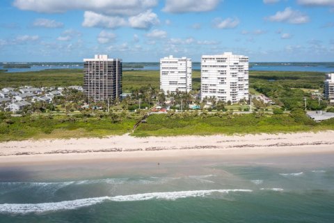 Condo in Hutchinson Island South, Florida, 2 bedrooms  № 1159804 - photo 1