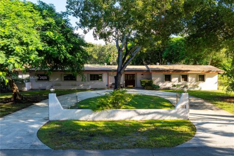 Villa ou maison à vendre à Pinecrest, Floride: 3 chambres, 299.42 m2 № 2017377 - photo 6