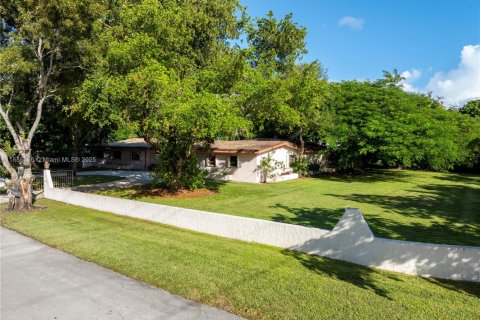 Villa ou maison à vendre à Pinecrest, Floride: 3 chambres, 299.42 m2 № 2017377 - photo 5