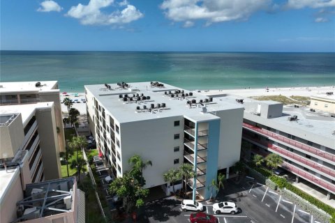 Condominio en venta en Madeira Beach, Florida, 2 dormitorios, 95.69 m2 № 1720212 - foto 2