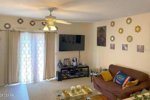 Commercial property in Palm Coast, Florida 4 bedrooms, 240.43 sq.m. № 1688025 - photo 10