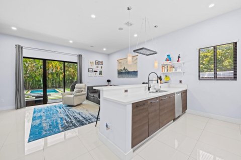 Adosado en venta en Miami, Florida, 3 dormitorios, 221.2 m2 № 2187115 - foto 7