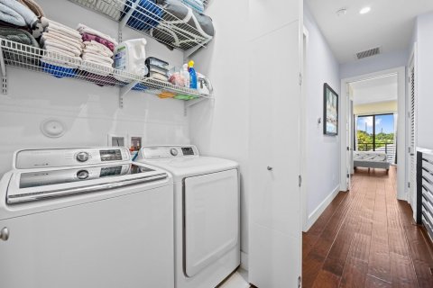 Adosado en venta en Miami, Florida, 3 dormitorios, 221.2 m2 № 2187115 - foto 23
