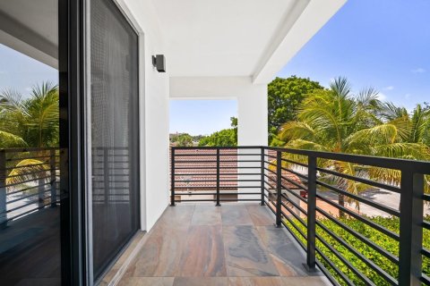 Adosado en venta en Miami, Florida, 3 dormitorios, 221.2 m2 № 2187115 - foto 19