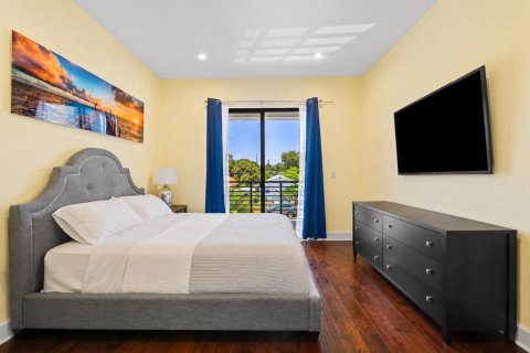 Adosado en venta en Miami, Florida, 3 dormitorios, 221.2 m2 № 2187115 - foto 18