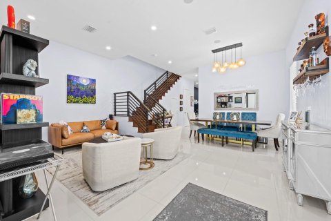 Adosado en venta en Miami, Florida, 3 dormitorios, 221.2 m2 № 2187115 - foto 5