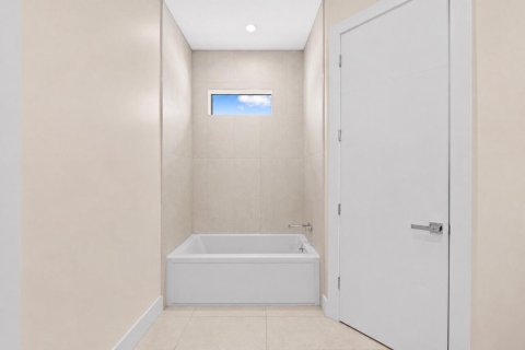 Adosado en venta en Miami, Florida, 3 dormitorios, 221.2 m2 № 2187115 - foto 17