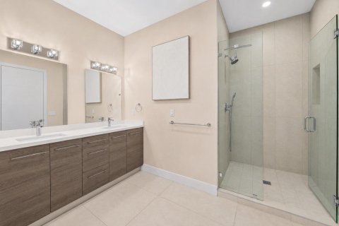 Adosado en venta en Miami, Florida, 3 dormitorios, 221.2 m2 № 2187115 - foto 16