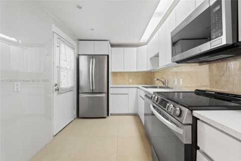 Condo in Aventura, Florida, 2 bedrooms  № 1699422 - photo 5