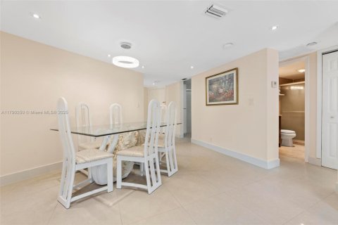 Condo in Aventura, Florida, 2 bedrooms  № 1699422 - photo 10