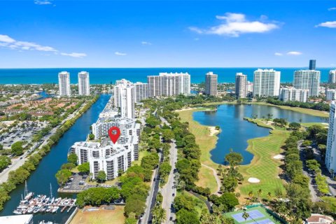 Condo in Aventura, Florida, 2 bedrooms  № 1699422 - photo 25