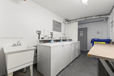 Condo in Aventura, Florida, 2 bedrooms  № 1699422 - photo 24