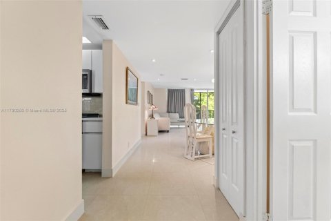 Condo in Aventura, Florida, 2 bedrooms  № 1699422 - photo 4