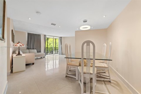 Condo in Aventura, Florida, 2 bedrooms  № 1699422 - photo 9