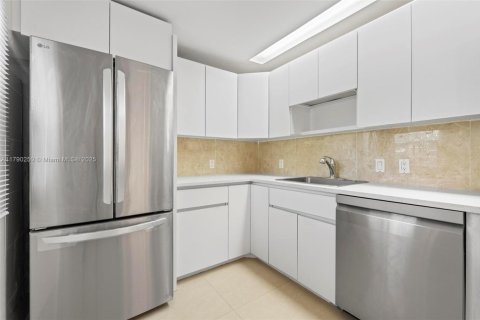 Condo in Aventura, Florida, 2 bedrooms  № 1699422 - photo 7