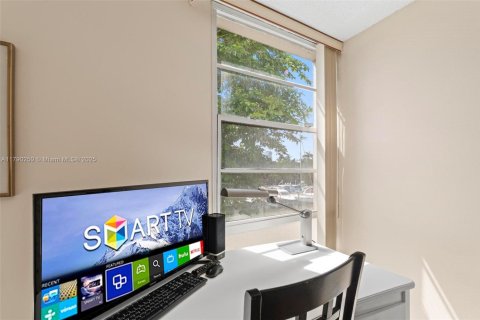 Condo in Aventura, Florida, 2 bedrooms  № 1699422 - photo 20