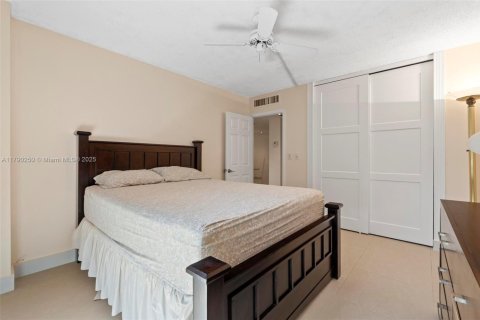 Condo in Aventura, Florida, 2 bedrooms  № 1699422 - photo 22