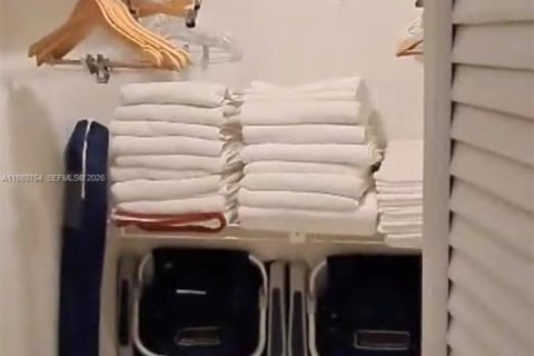 Condo in Lauderhill, Florida, 2 bedrooms № 2051724 - photo 6