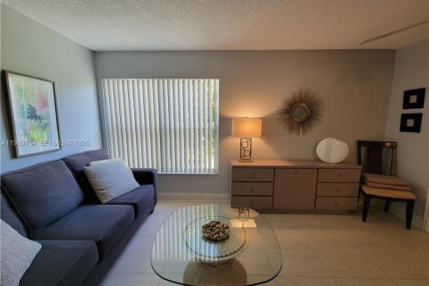 Condo in Lauderhill, Florida, 2 bedrooms № 2051724 - photo 28