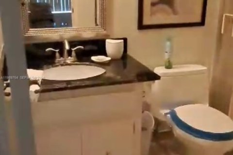 Condo in Lauderhill, Florida, 2 bedrooms № 2051724 - photo 3