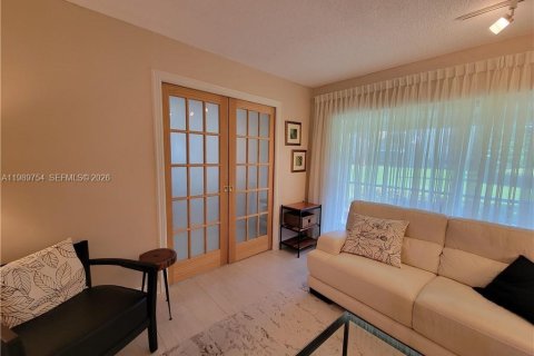 Condo in Lauderhill, Florida, 2 bedrooms № 2051724 - photo 12