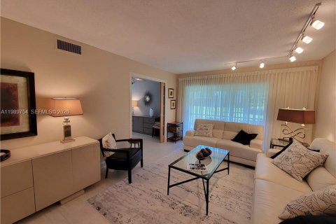 Condo in Lauderhill, Florida, 2 bedrooms № 2051724 - photo 15