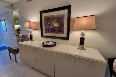 Condo in Lauderhill, Florida, 2 bedrooms № 2051724 - photo 11