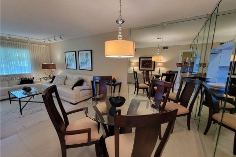 Condo in Lauderhill, Florida, 2 bedrooms № 2051724 - photo 8