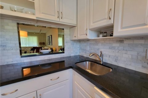 Condo in Lauderhill, Florida, 2 bedrooms № 2051724 - photo 19