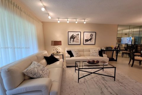 Condo in Lauderhill, Florida, 2 bedrooms № 2051724 - photo 10