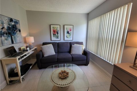 Condo in Lauderhill, Florida, 2 bedrooms № 2051724 - photo 25